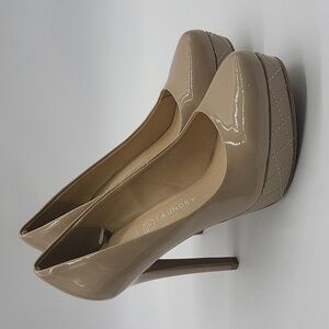 798- Chinese Laundry Platforms Heels Size 8 M